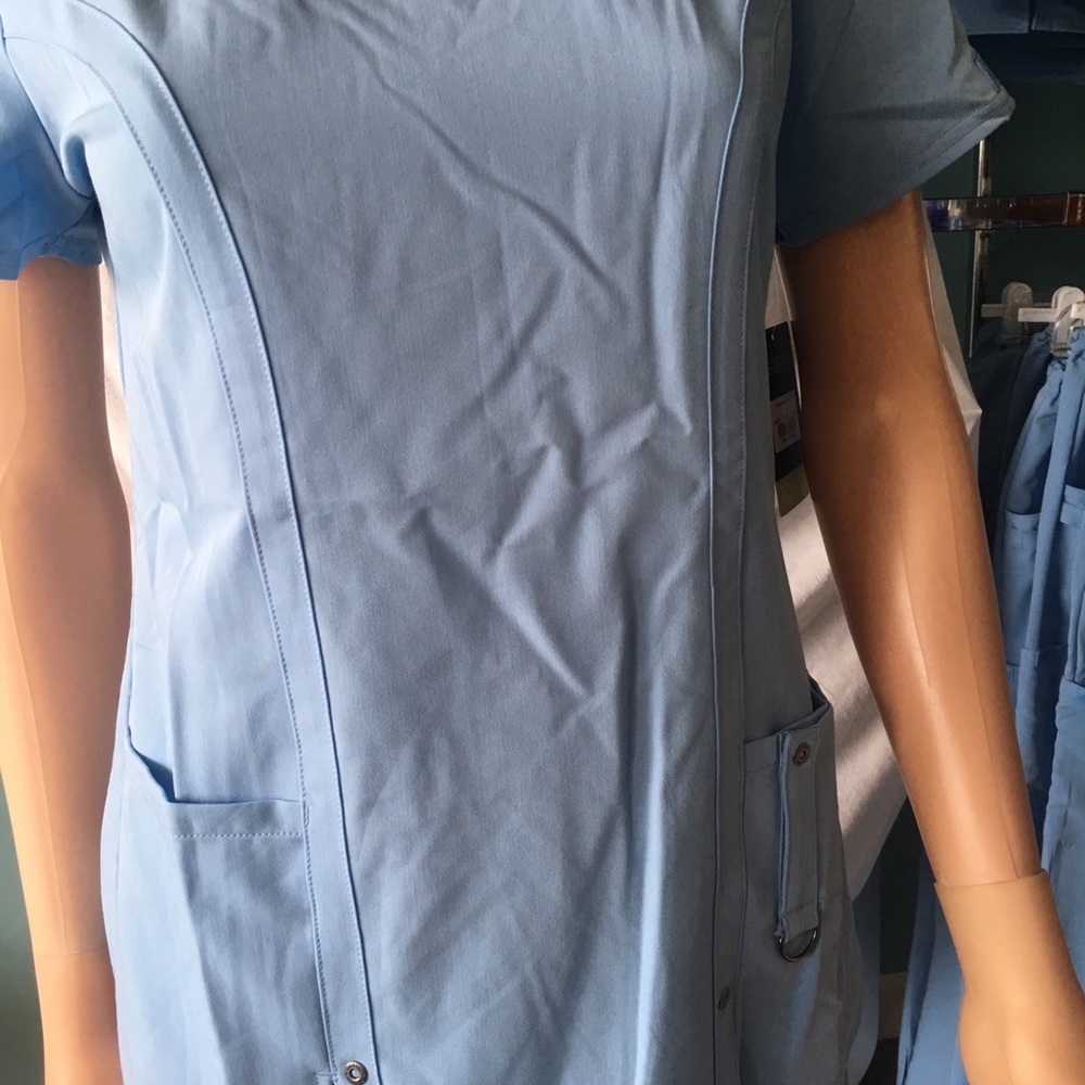 🔥🔥🔥🔥Dickies Streme  Stretch Scrubs top. Sky